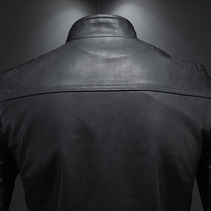 Chaqueta de cuero Lance para hombre: elegante, cómoda, con corte regular y cierre de cremallera.