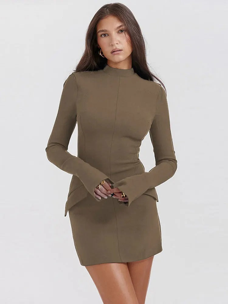 Lisa Robe Courte Femme – Coupe Cintrée, Manches Longues Évasées & Col Montant Chic