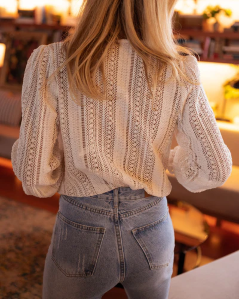 Angela Blouse Femme en Crochet – Haut Bohème Aéré avec Col en V & Dentelle Crochetée