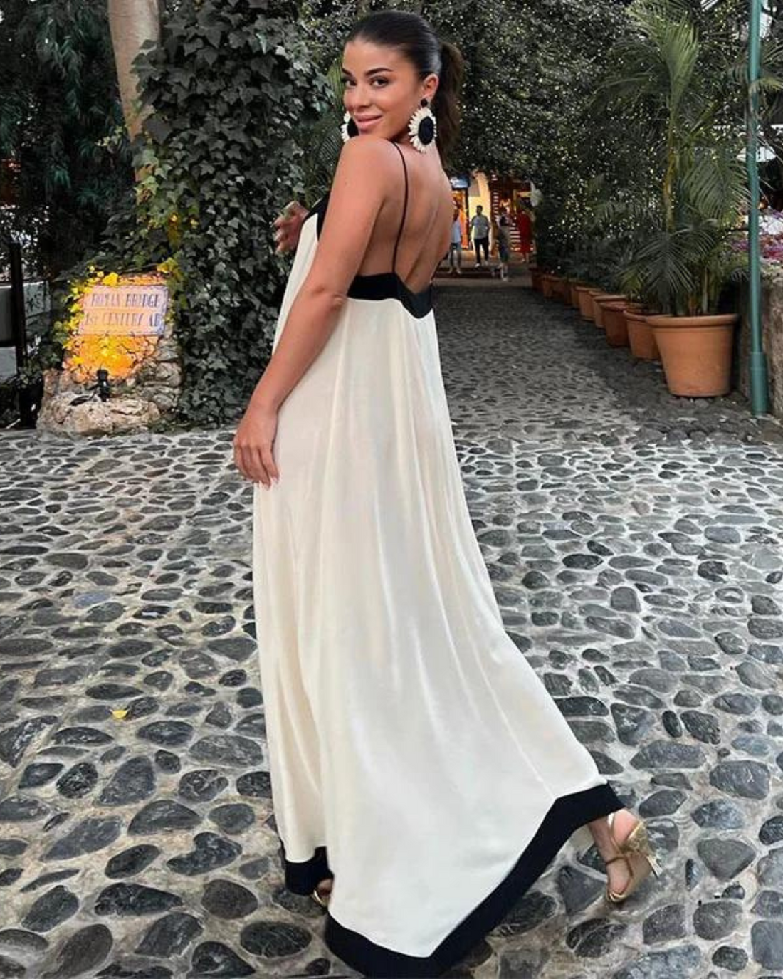 Vestido para mujeres de Mery: elegante vestido midi con tela transpirable con un corte halagador y atemporal