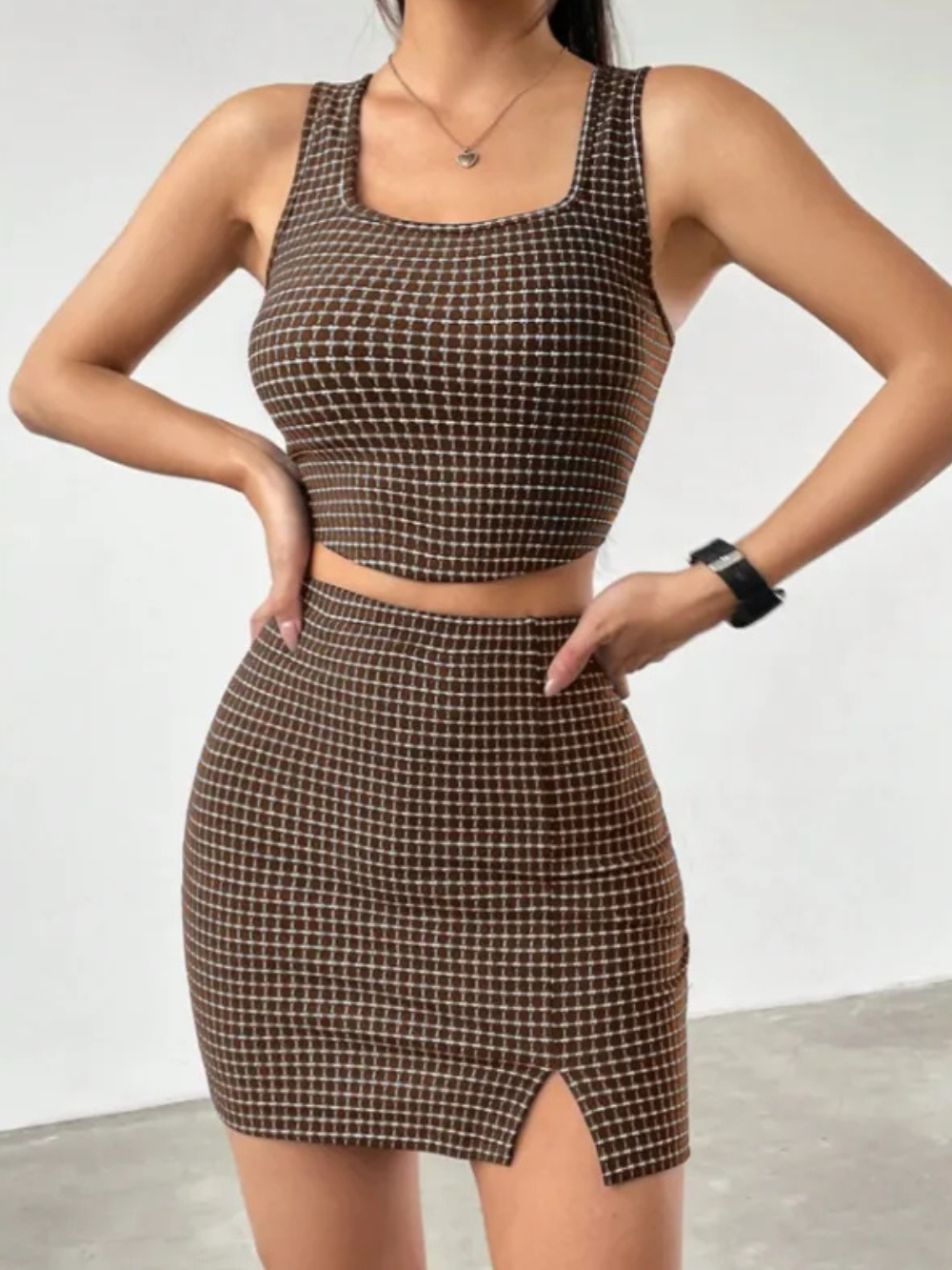 Ensemble Femme Audrey – Blazer à Carreaux et Jupe au Style Intemporel avec Coupe Cintrée et Design Moderne