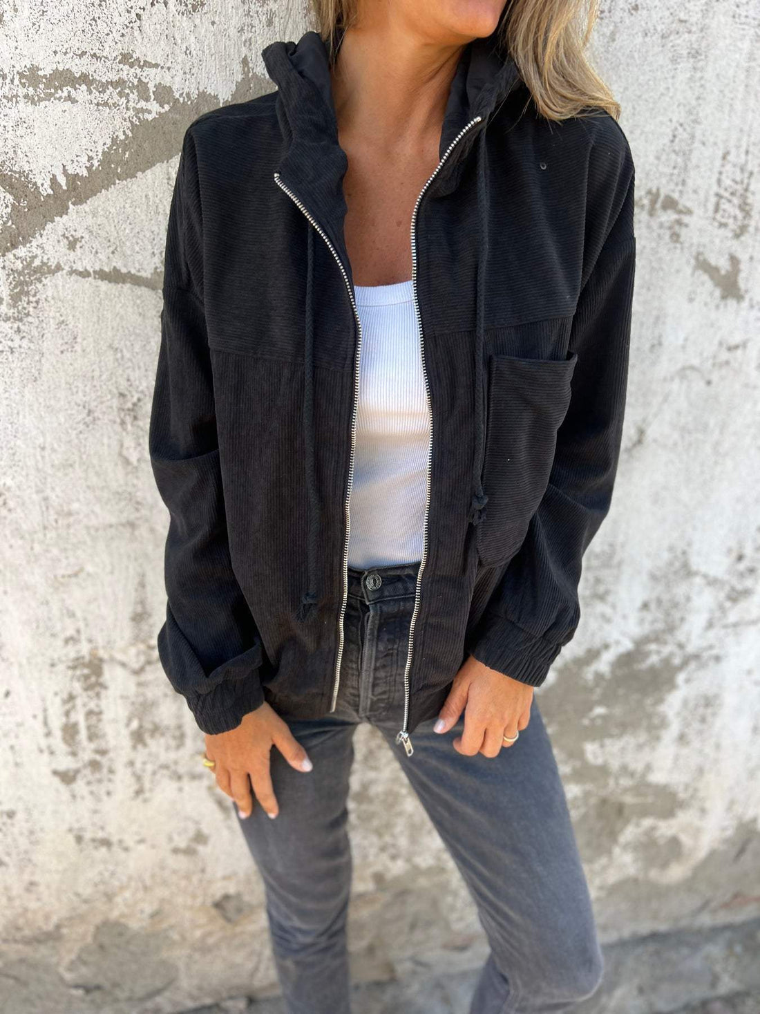 Sophie Veste Mi-Saison – Veste en Velours Côtelé avec Capuche Ajustable & Design Polyvalent
