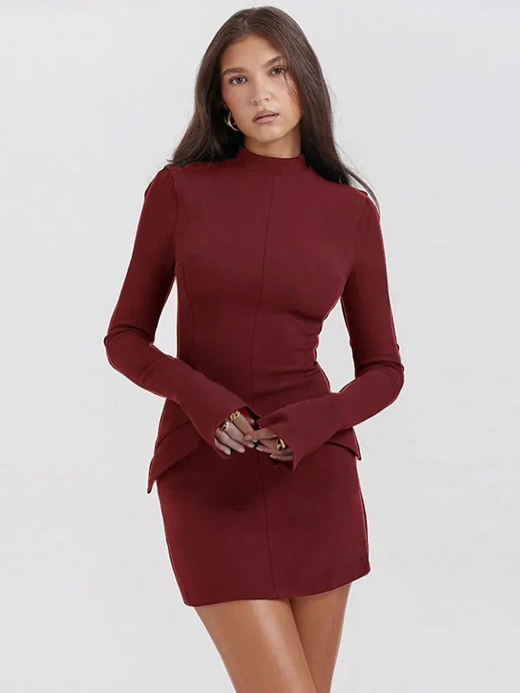 Lisa Robe Courte Femme – Coupe Cintrée, Manches Longues Évasées & Col Montant Chic