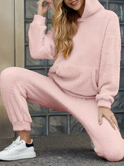 Conjunto Ayla de Ropa de Descanso en Polar para Mujer – Sudadera con Capucha y Pantalón Suaves y Cómodos para un Calor Informal