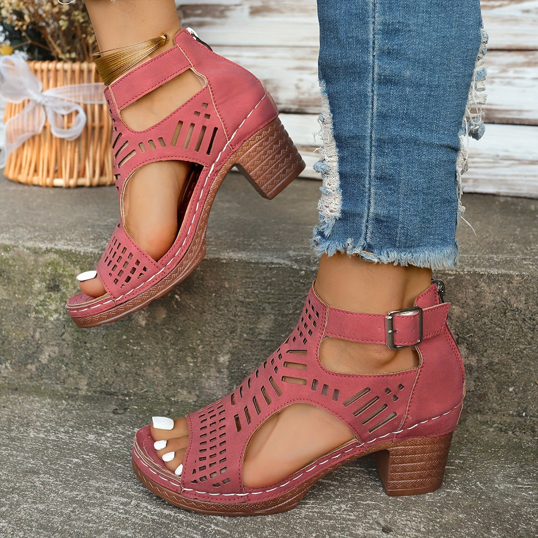 Magnolia Sandalias para mujeres: tacones aireados con recortes modernos y diseño elegante