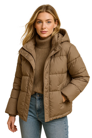 Novie Chaqueta Acolchada Corta para Mujer con Capucha – Ligera, Acolchada y Estilo Urbano Moderno