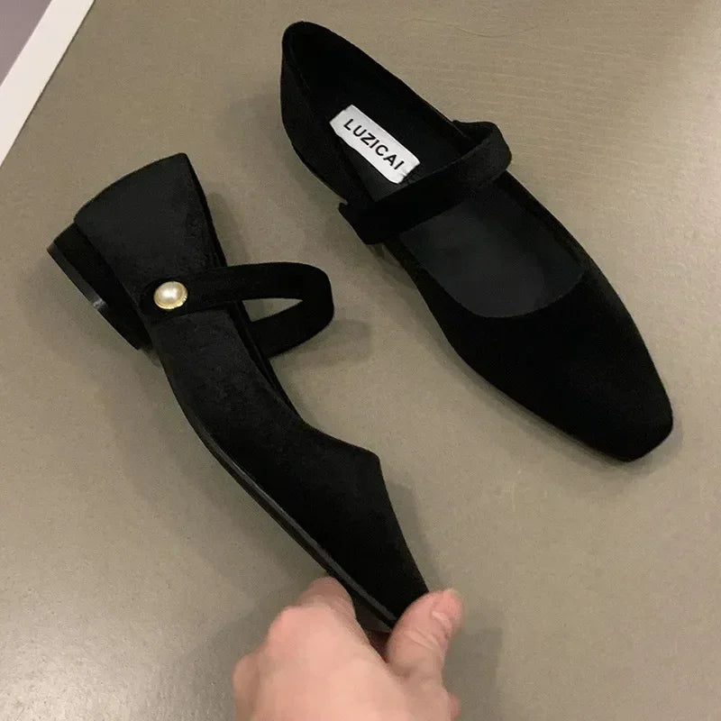 Amélie Women's Ballerinas – Elegant Shoes with Pearl Strap & Chic Pointed Toe