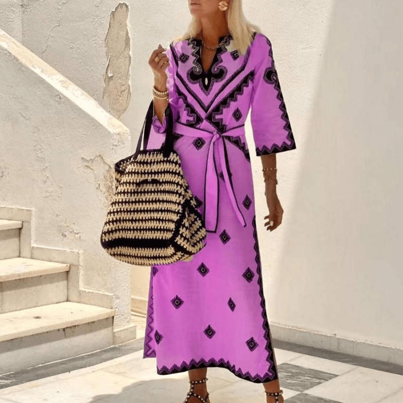 Bérengère Robe Longue Brodée Femme – Taille Ceinturée Ajustable & Manches ¾ Élégantes