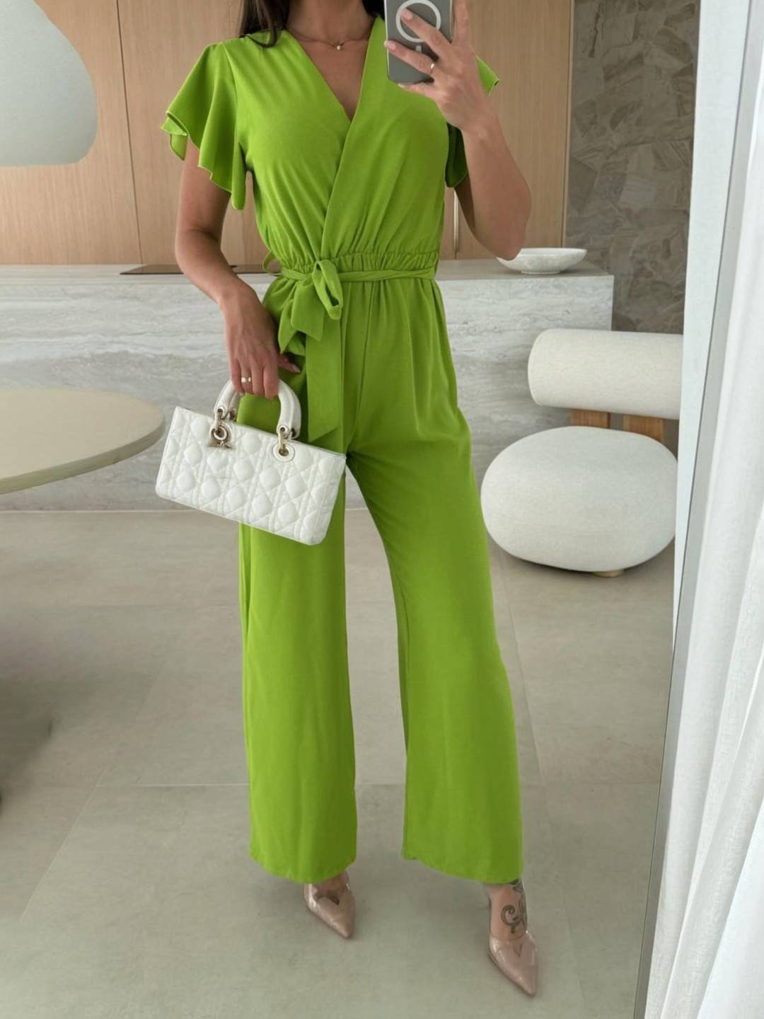 Rochelle Combinaison Femme – Élégante Combinaison Unie avec Décolleté en V, Ceinture & Jambes Amples à Volants