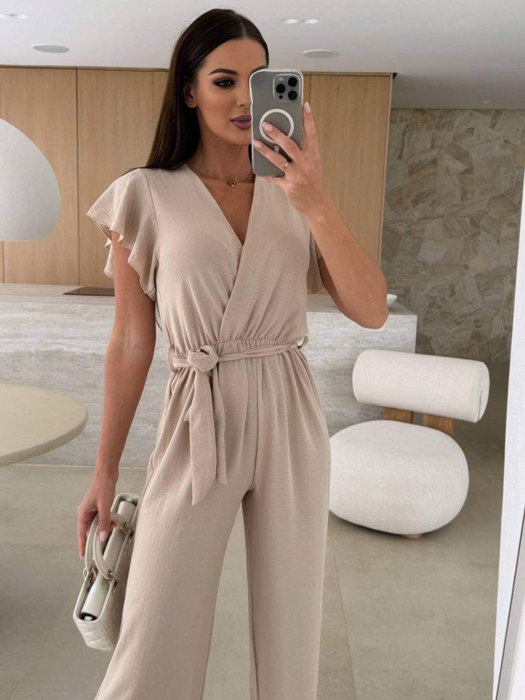Rochelle Combinaison Femme – Élégante Combinaison Unie avec Décolleté en V, Ceinture & Jambes Amples à Volants