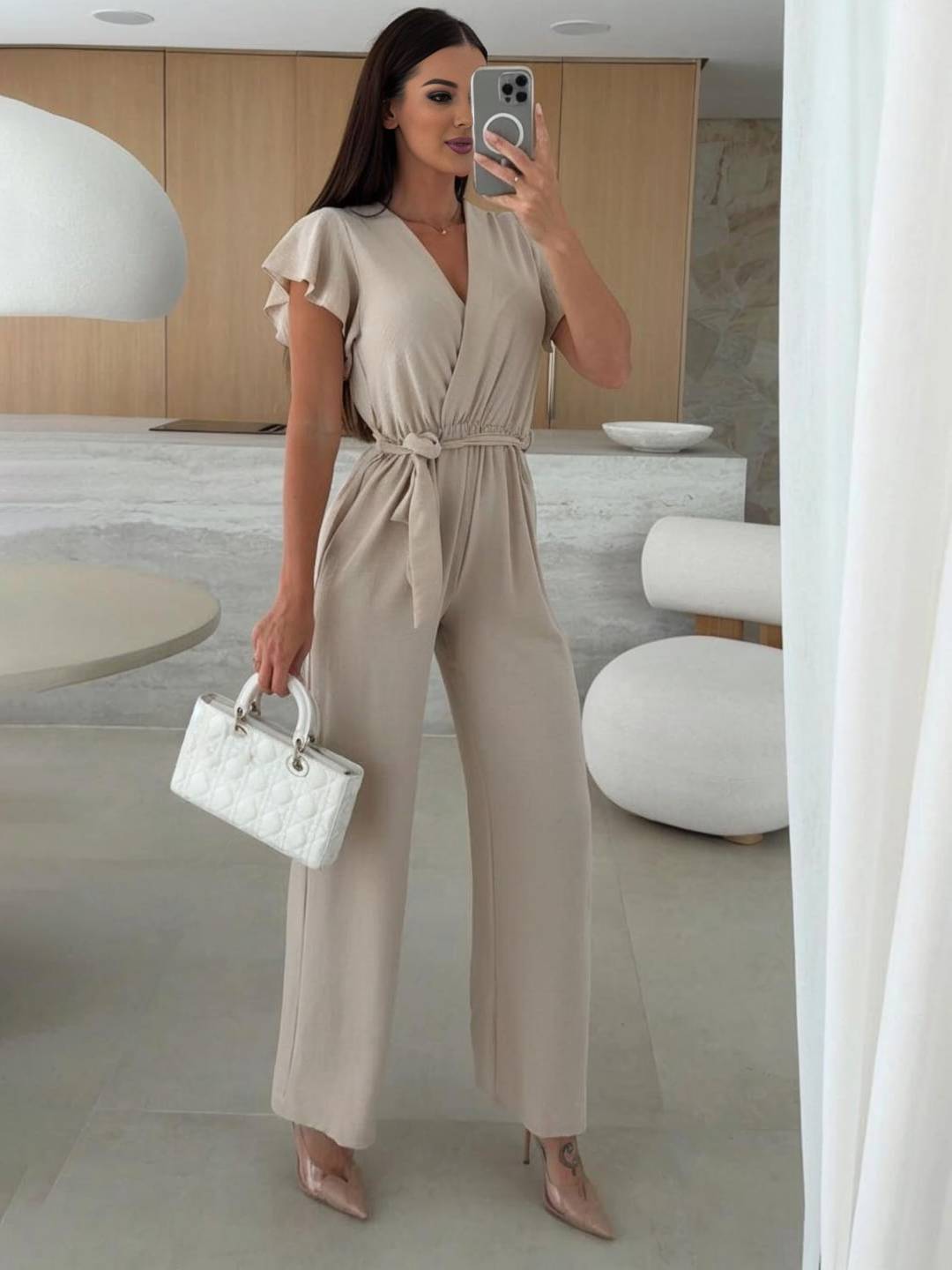 Rochelle Combinaison Femme – Élégante Combinaison Unie avec Décolleté en V, Ceinture & Jambes Amples à Volants