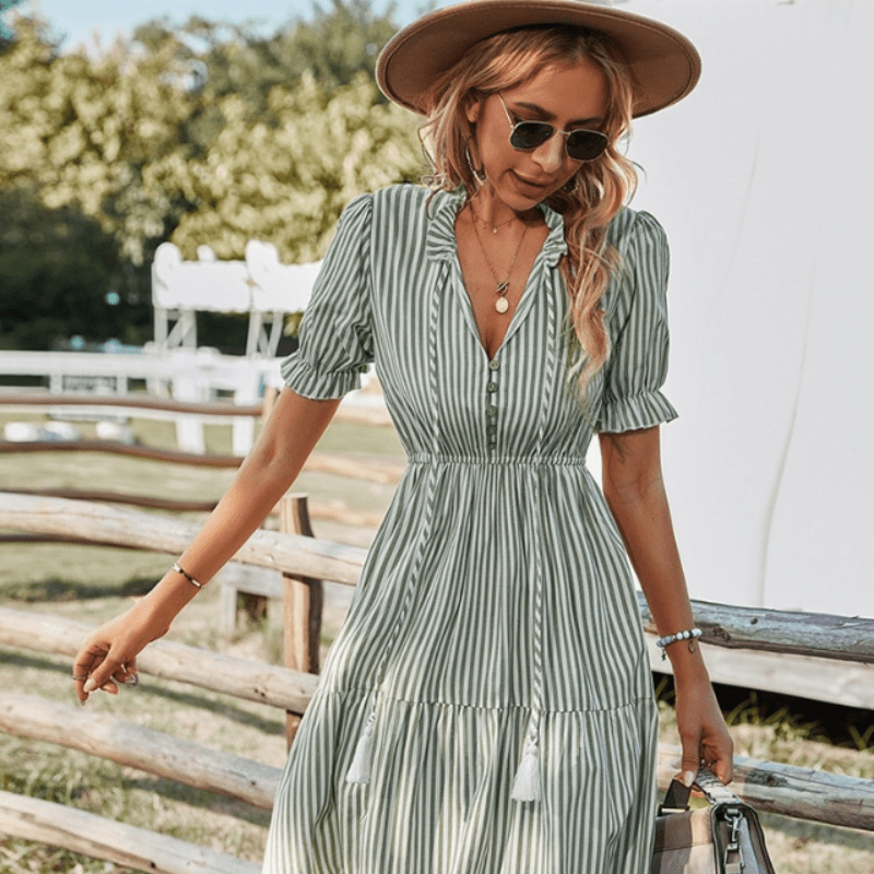 Catarina Robe Midi Looksy – Taille Cintrée & Imprimé Rayé Léger Été