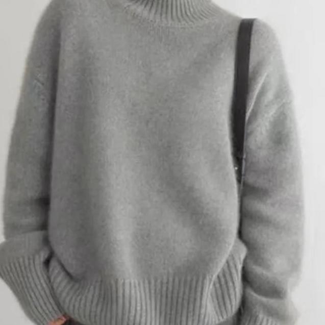 Sydney Women's Oversized Turtleneck Sweater in Cashmere – Soft, Warm & Elegant