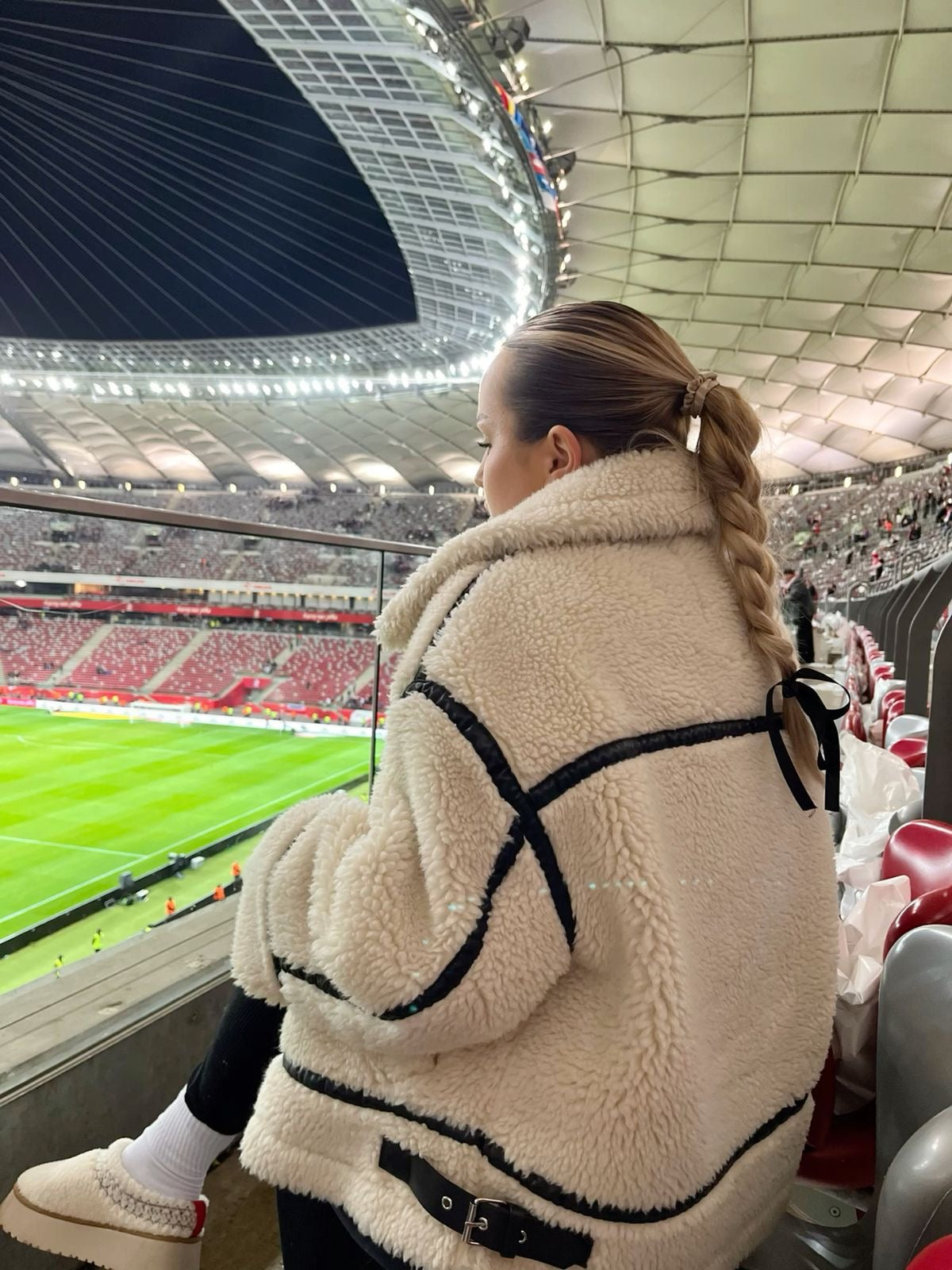 Aurora Teddy Frakke til Kvinder – Blød Beige Jakke med Løs Pasform & Komfortabel Stil