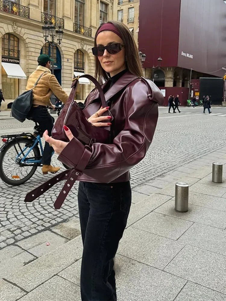 Clara Veste en Cuir Femme – Modèle Court Oversize avec Détails Structurés et Ceinture