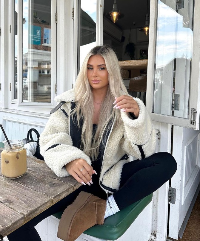 Aurora Teddy Frakke til Kvinder – Blød Beige Jakke med Løs Pasform & Komfortabel Stil