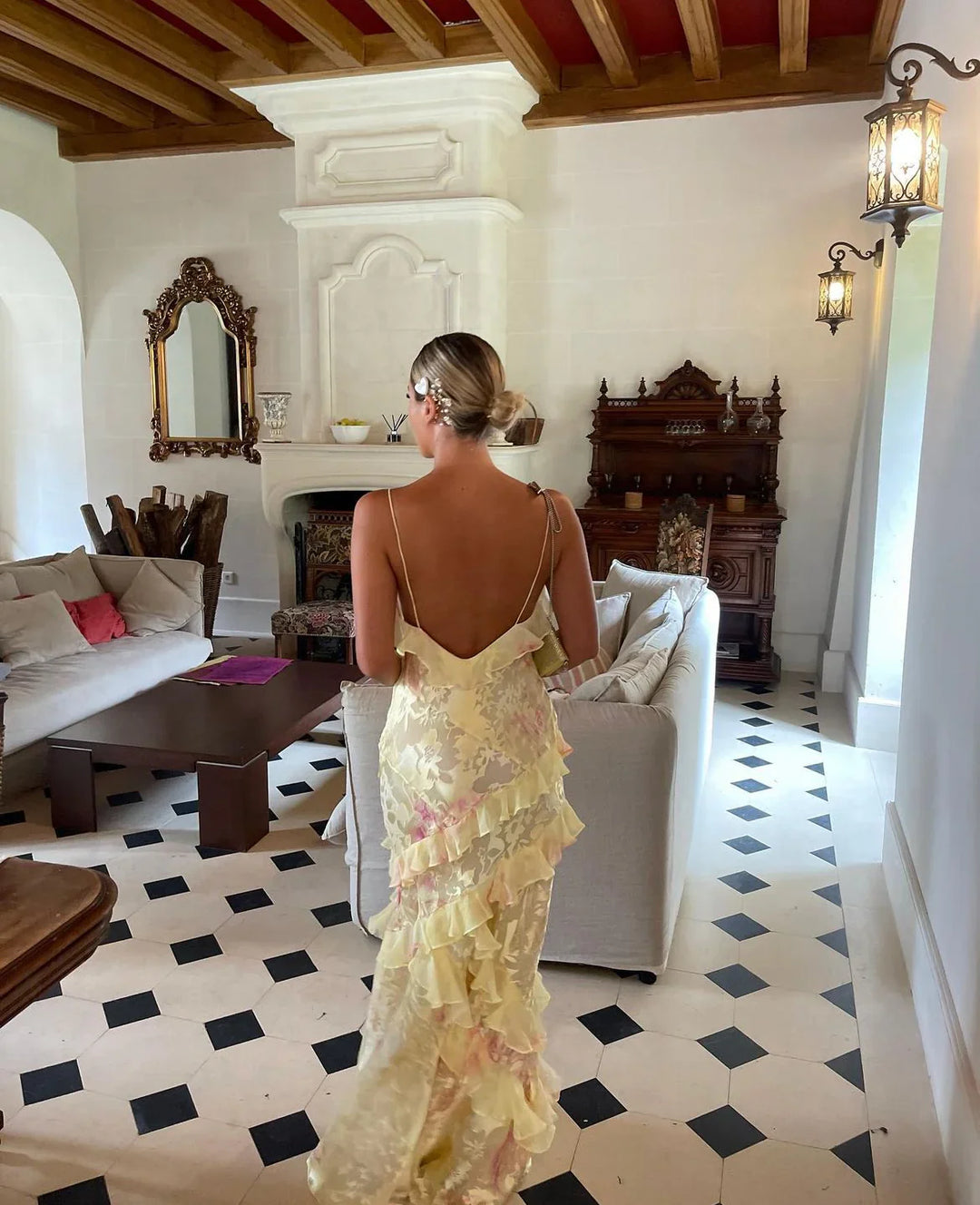 Sukienka długa damska Estella – elegancka sukienka z falbanami z odkrytymi plecami i luźnym krojem