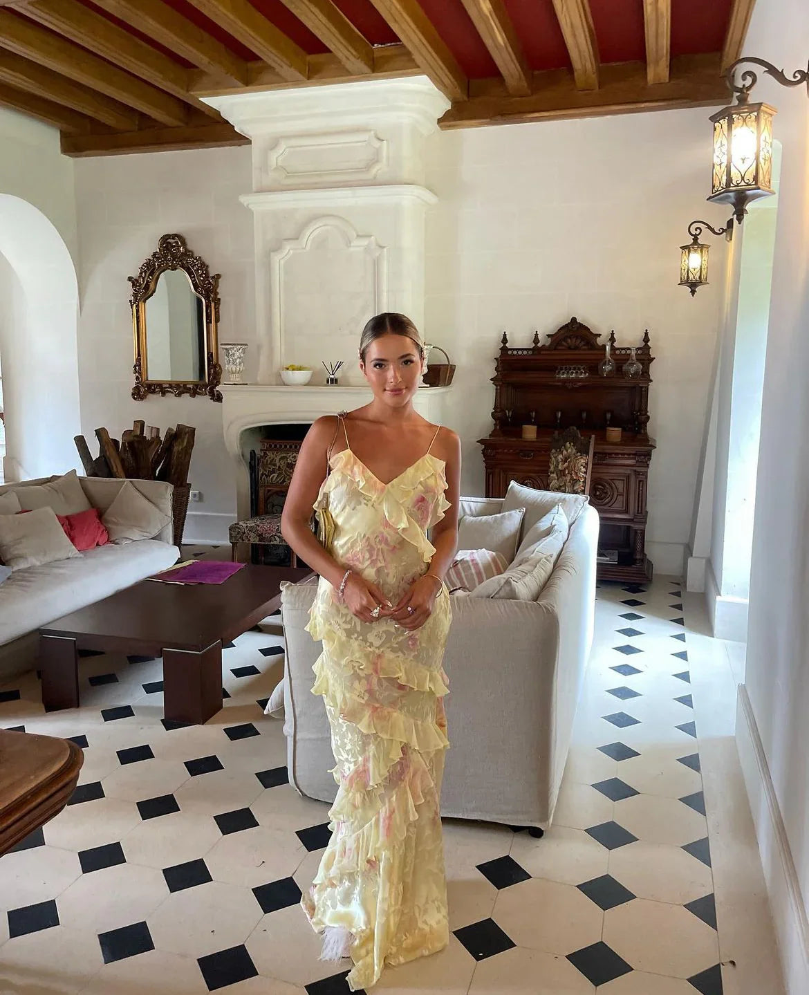 Sukienka długa damska Estella – elegancka sukienka z falbanami z odkrytymi plecami i luźnym krojem