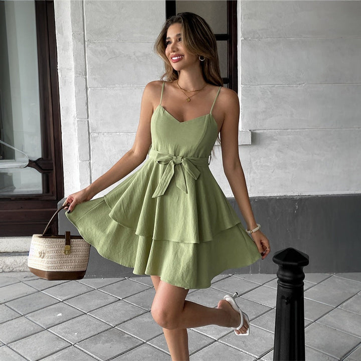 Mila Robe Courte Femme – Robe d’Été Sans Manches à Volants, Col V & Ceinture à la Taille