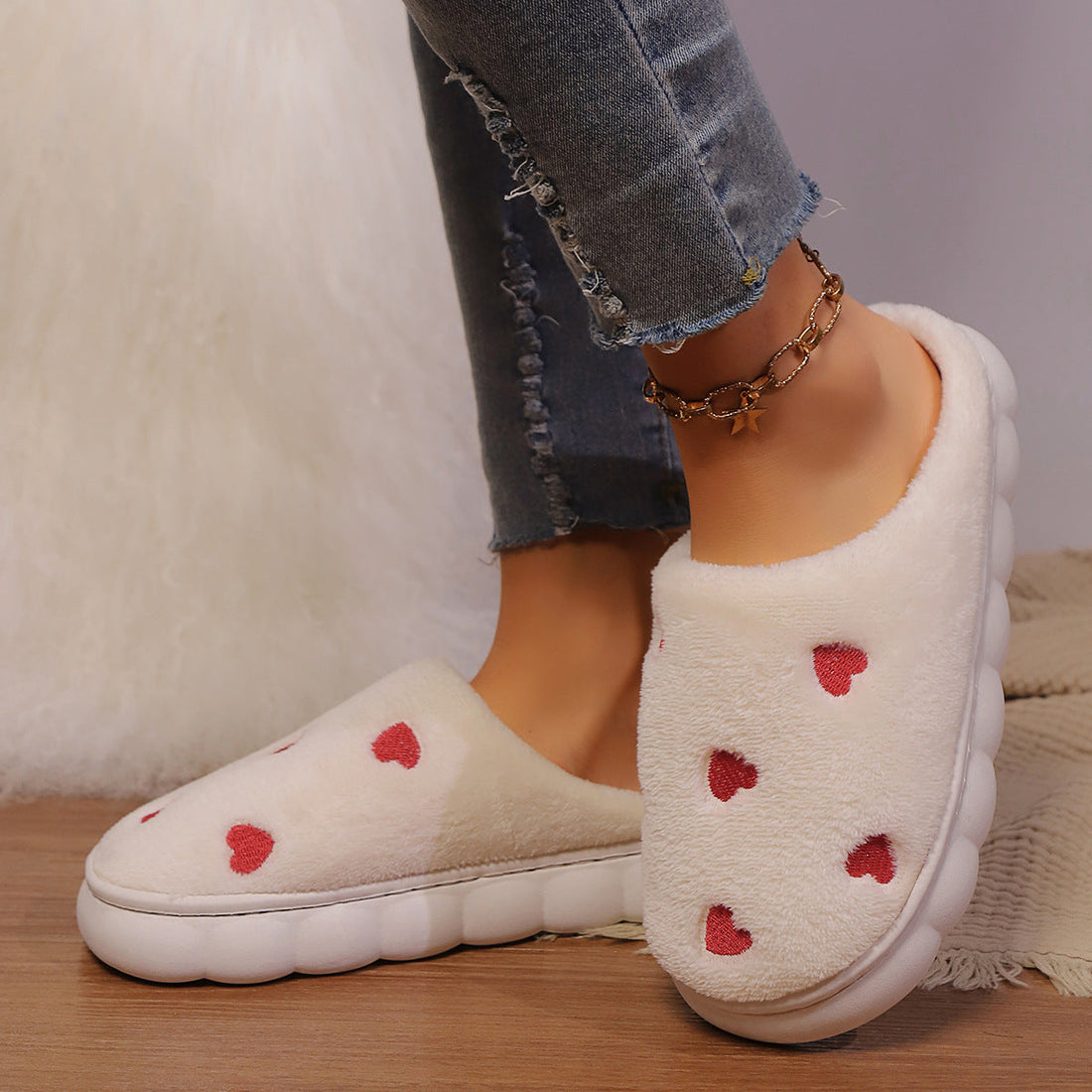Kendra Pantoufles Femme – Chaussons en Polaire Douce avec Motifs Cœurs Rouges Confortables