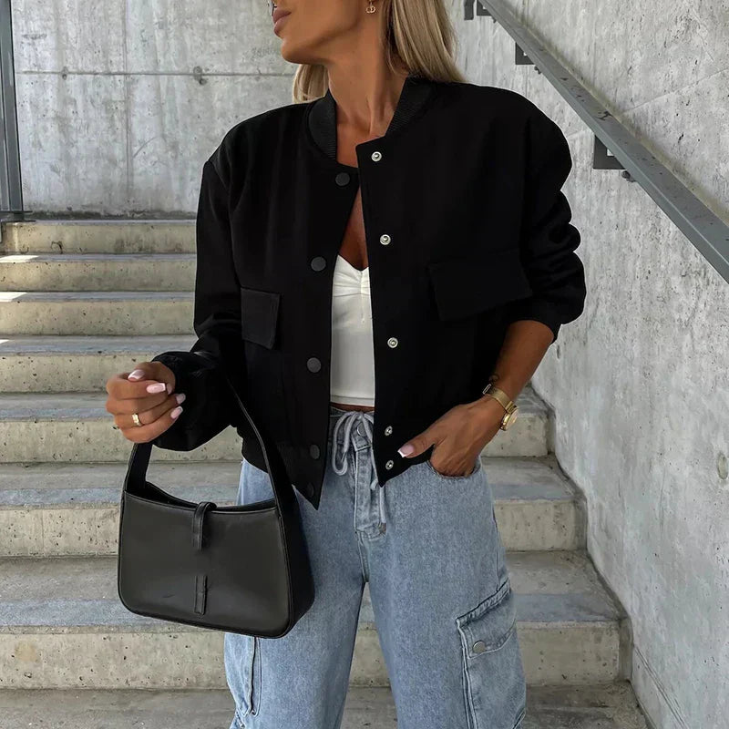 Paula Veste Bomber Femei – Stil Scurt cu Buzunare cu Clapetă & Aspect Urban Trendy