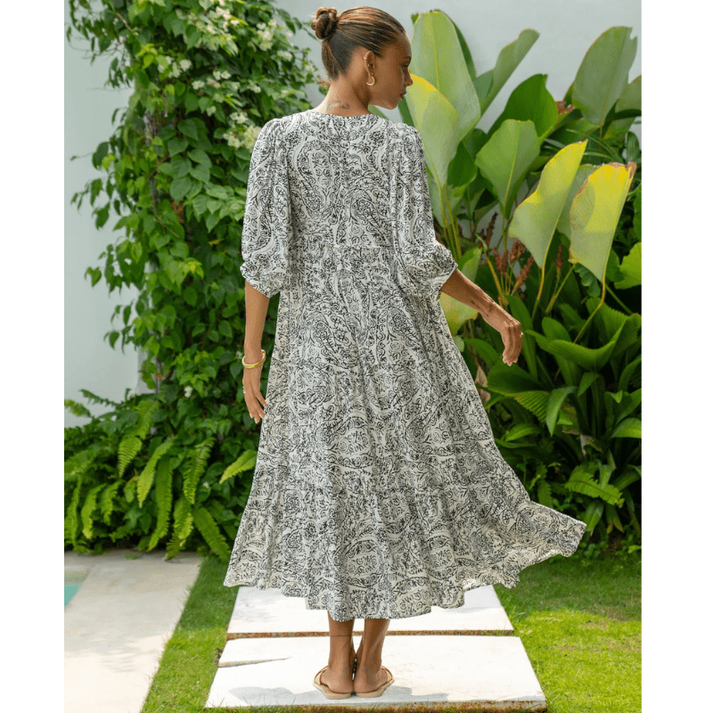 Rosina Robe Longue – Imprimé Bohème Abstrait & Coupe Fluide à Étages