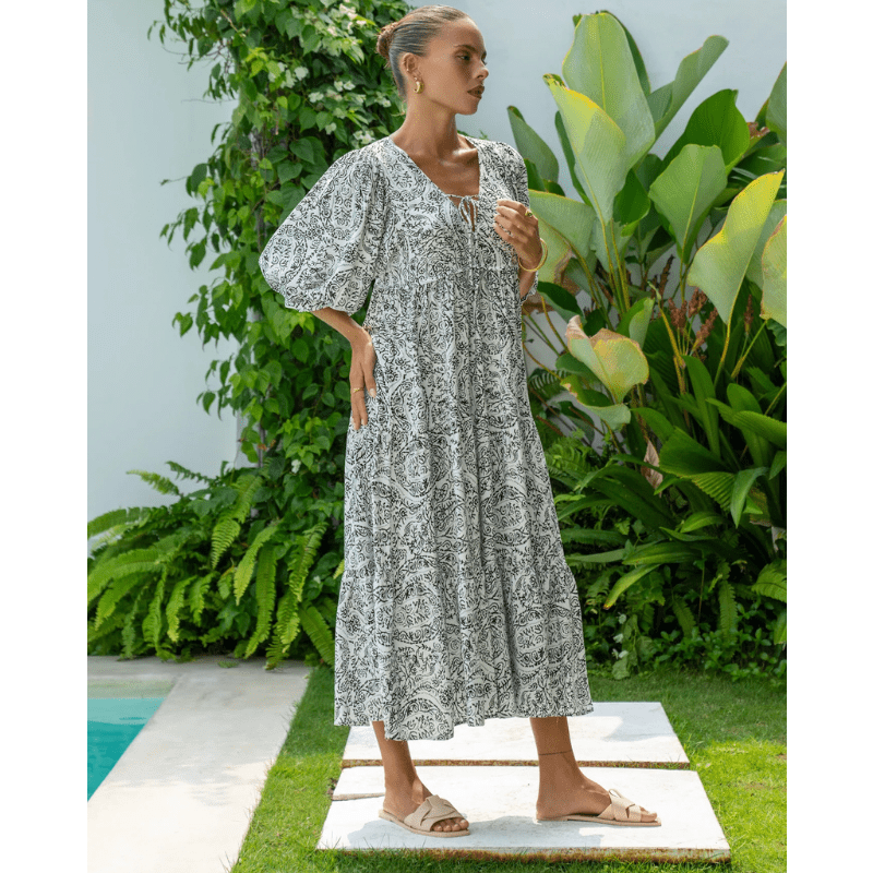 Rosina Robe Longue – Imprimé Bohème Abstrait & Coupe Fluide à Étages