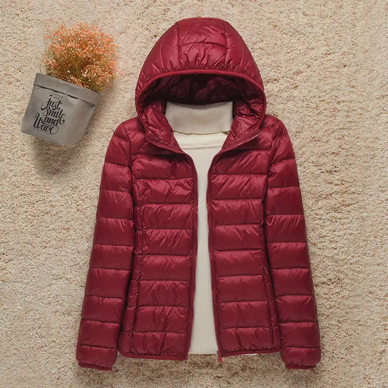 Daphne Veste Mi-Saison Femme – Doudoune Légère avec Capuche Élégante & Coupe Slim