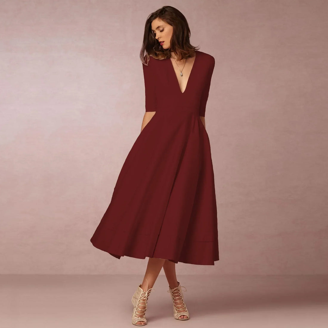 Vestido del mediodía de mujeres marfil: vestido de algodón con elegante corte