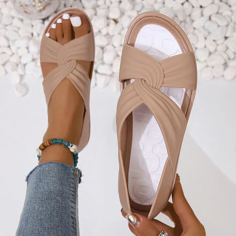 Sandalias de mujeres Ombeline: sandalias ortopédicas para ponerse con suela y diseño plano con correas cruzadas