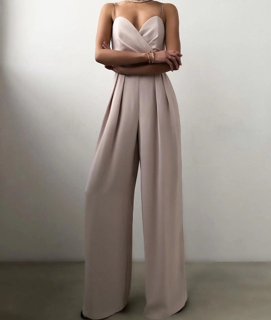 Combinazione femminile di Mirielle - cinghie regolabili e design minimalista per il comfort chic