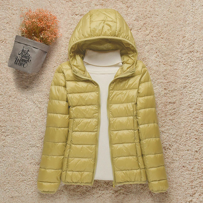 Daphne Veste Mi-Saison Femme – Doudoune Légère avec Capuche Élégante & Coupe Slim