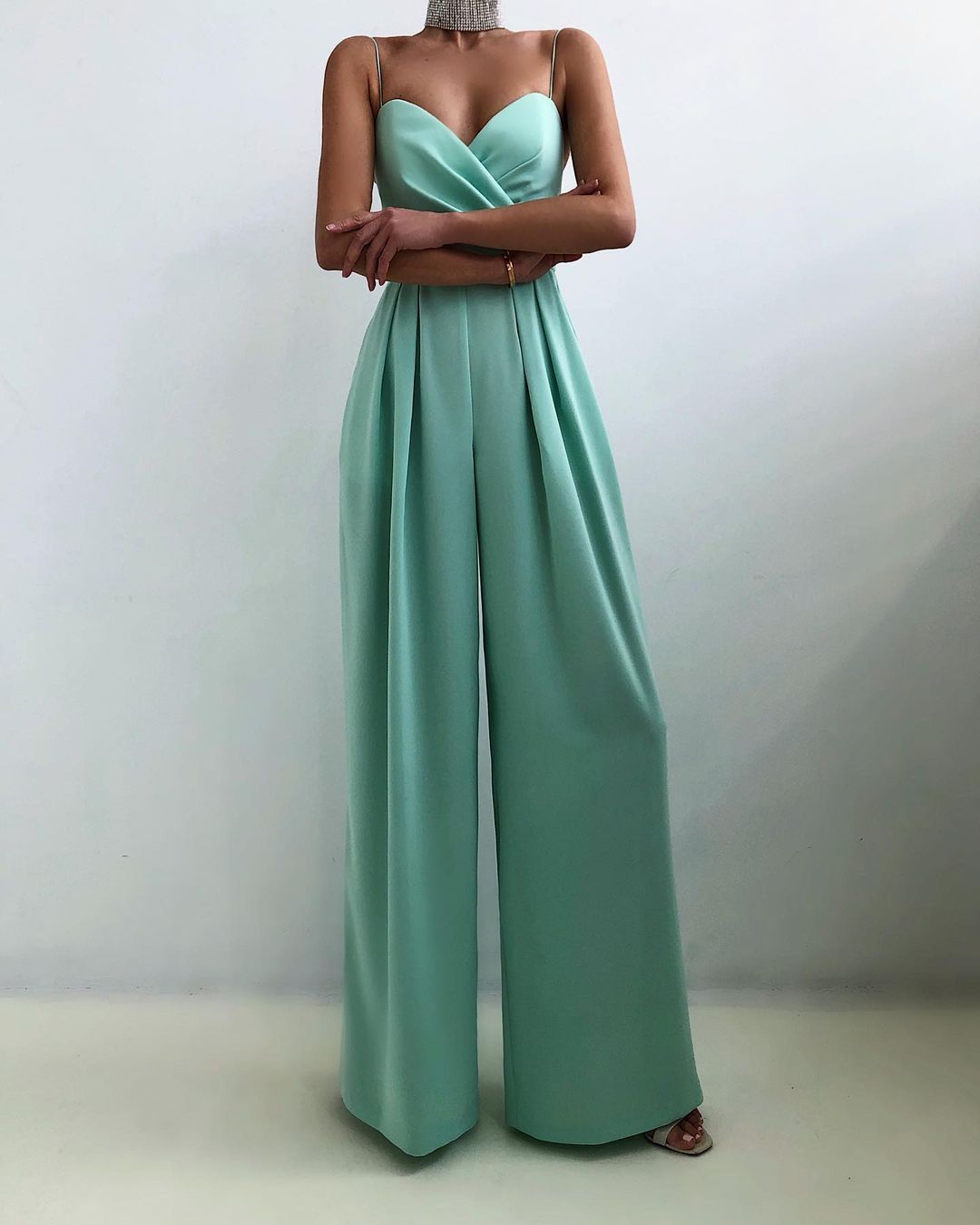 Combinazione femminile di Mirielle - cinghie regolabili e design minimalista per il comfort chic