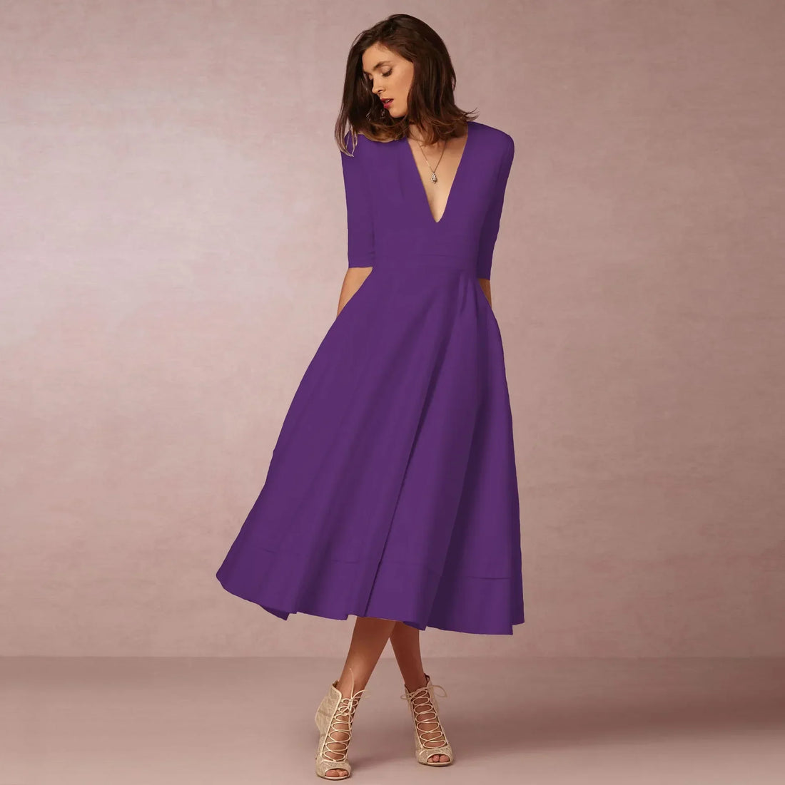 Vestido del mediodía de mujeres marfil: vestido de algodón con elegante corte