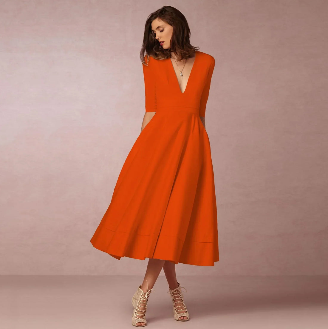 Vestido del mediodía de mujeres marfil: vestido de algodón con elegante corte
