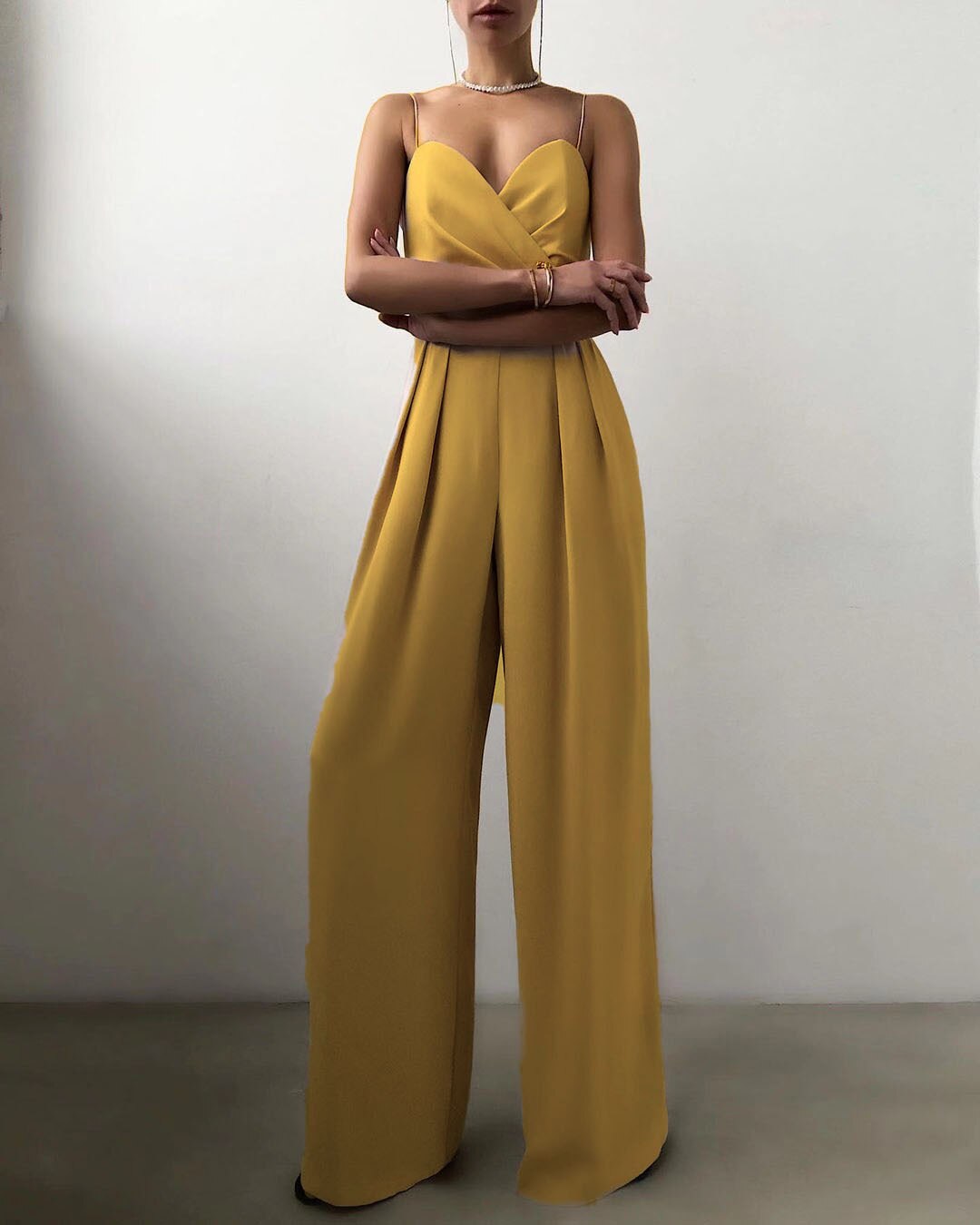 Combinazione femminile di Mirielle - cinghie regolabili e design minimalista per il comfort chic