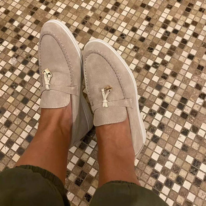 Jasmine Femme Mocassins – Élégants Mocassins en Daim avec Détail Chic à Fermoir