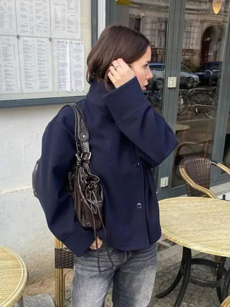 Yara Giacca Corta Donna – Cappotto Elegante con Collo Alto e Taglio Slanciato