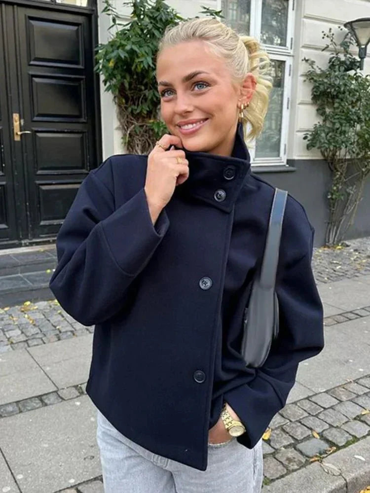 Yara Giacca Corta Donna – Cappotto Elegante con Collo Alto e Taglio Slanciato