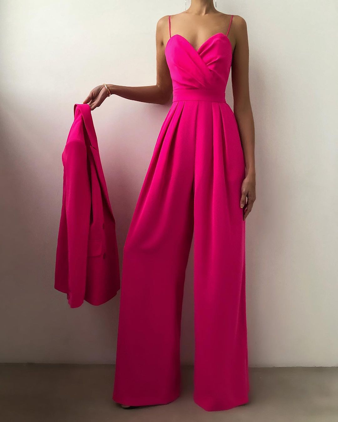 Combinazione femminile di Mirielle - cinghie regolabili e design minimalista per il comfort chic