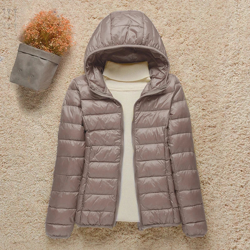 Daphne Veste Mi-Saison Femme – Doudoune Légère avec Capuche Élégante & Coupe Slim