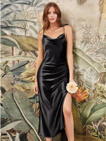 Adie Robe Femme Satinée – Robe Mi-Longue avec Col Bénitier & Fente Élégante