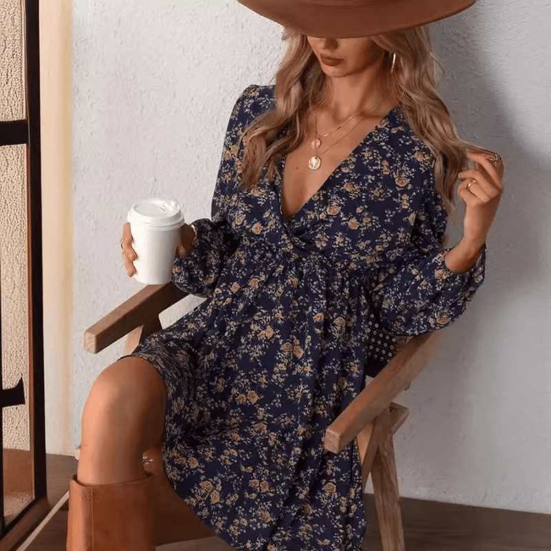 Selina Mini Vestido para mujeres - estampado floral romántico con cuello en V y corte de fluido y corte