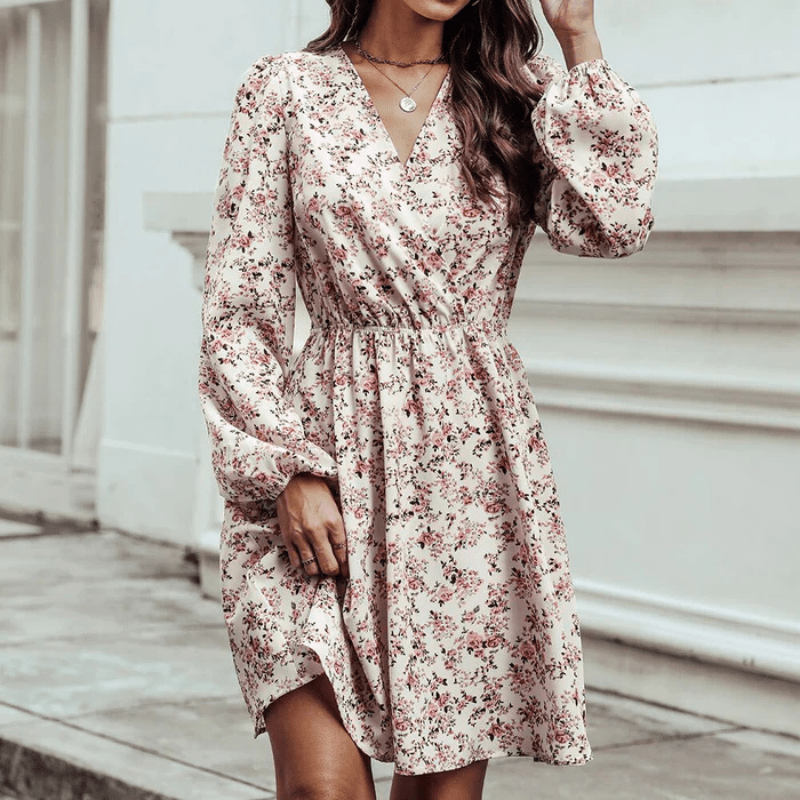 Selina Mini Vestido para mujeres - estampado floral romántico con cuello en V y corte de fluido y corte