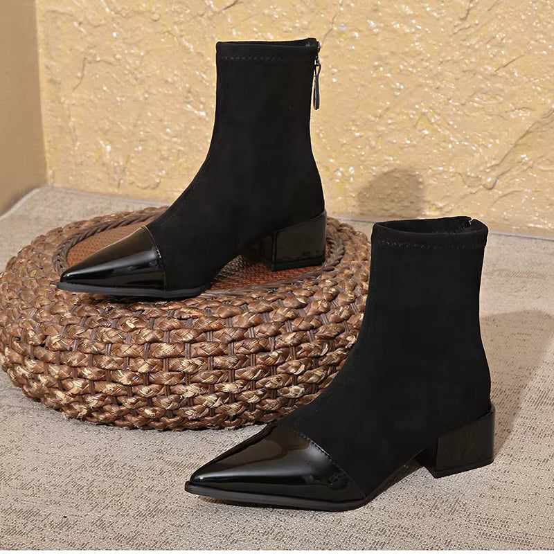 Gracia Bottines Femme – Boots Élégantes en Daim avec Détails Vernis & Talon Bloc Confortable
