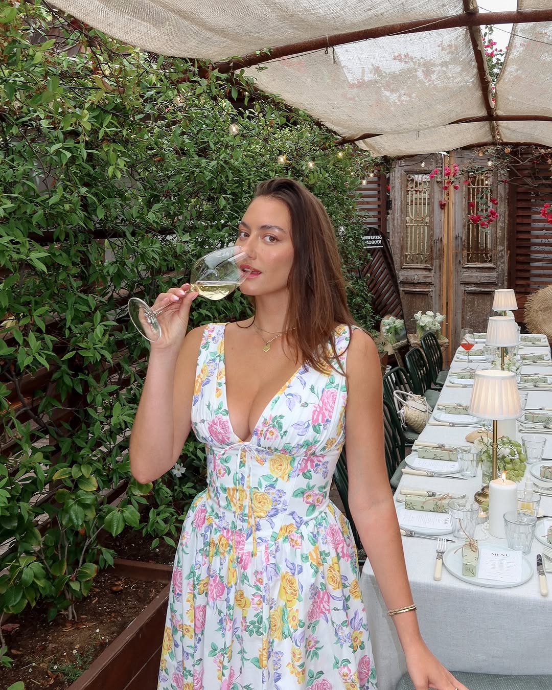 Robe d’Été Femme Mika – Élégante Robe Fleurie avec Coupe Flatteuse & Poches Pratiques