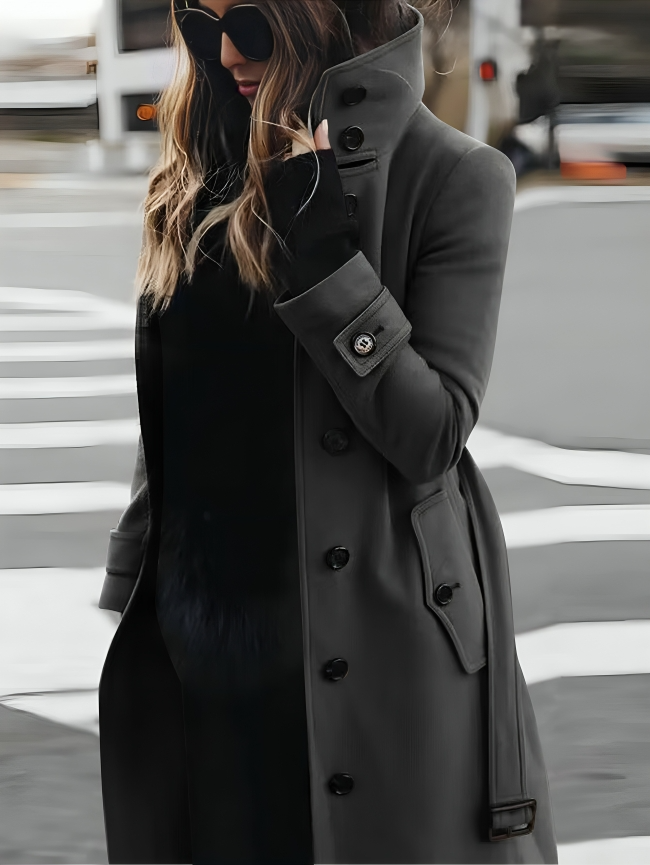 Mhel Trenchcoat Femme – Eleganter Mantel mit hohem Kragen & tailliertem Gürtel