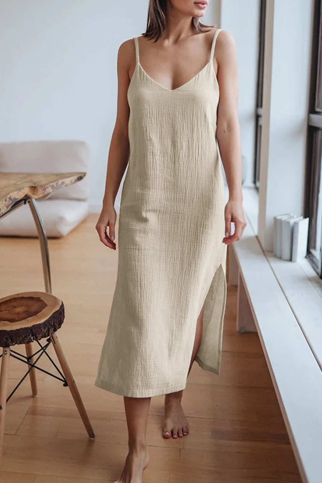 Abito estivo femminile Cristy - Camera di abito in lino midi con V -Collar, spaghetti e cinghie di slot