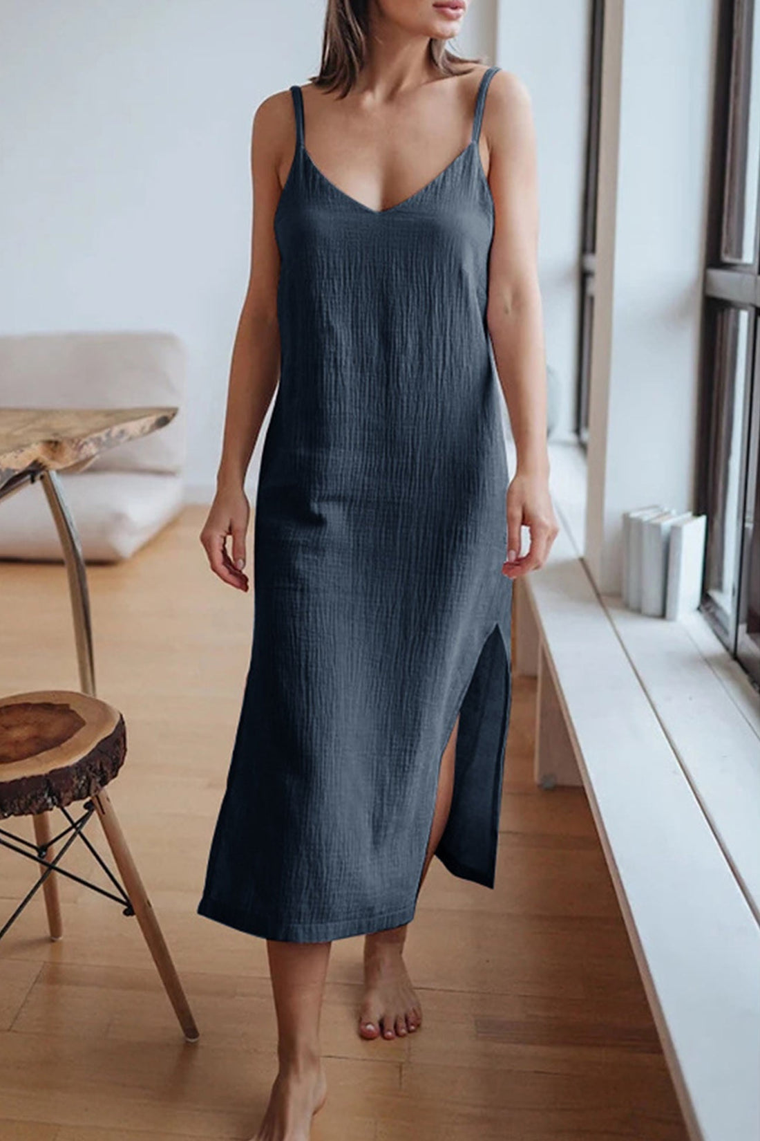 Abito estivo femminile Cristy - Camera di abito in lino midi con V -Collar, spaghetti e cinghie di slot