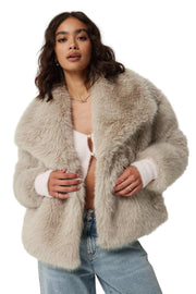 Lene Płaszcz Damski z Sztucznego Futra Luksusowy – Krótka Miękka Kurtka z Szerokim Kołnierzem i Nowoczesnym Krojem